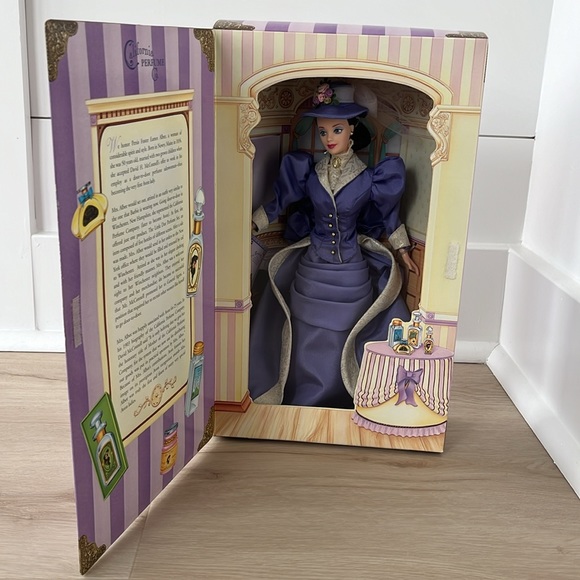 Special edition Avon Barbie - Picture 2 of 3